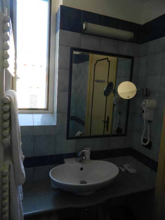 Hotel Villa Hermosa Ischia Szoba fotó